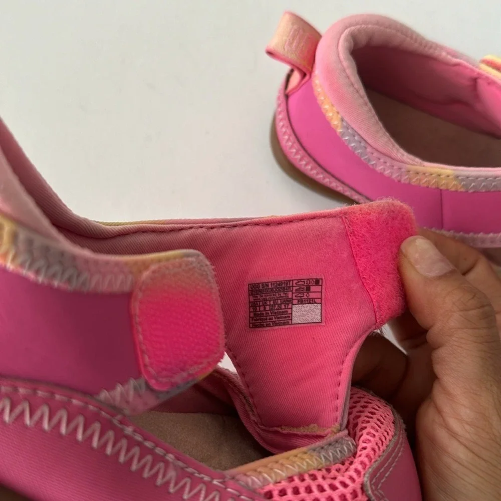 UGG Toddler sandals Delta Closed Toe water shoes in Pink size 10 slip